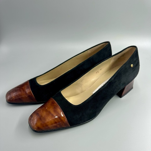 Vintage Etienne Aigner closed toe heels - Picture 3 of 4